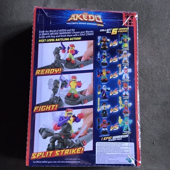 Akedo ultimate arcade warriors Chux Lee vs Epic Crackup mini battling figures - Picture 2 of 4